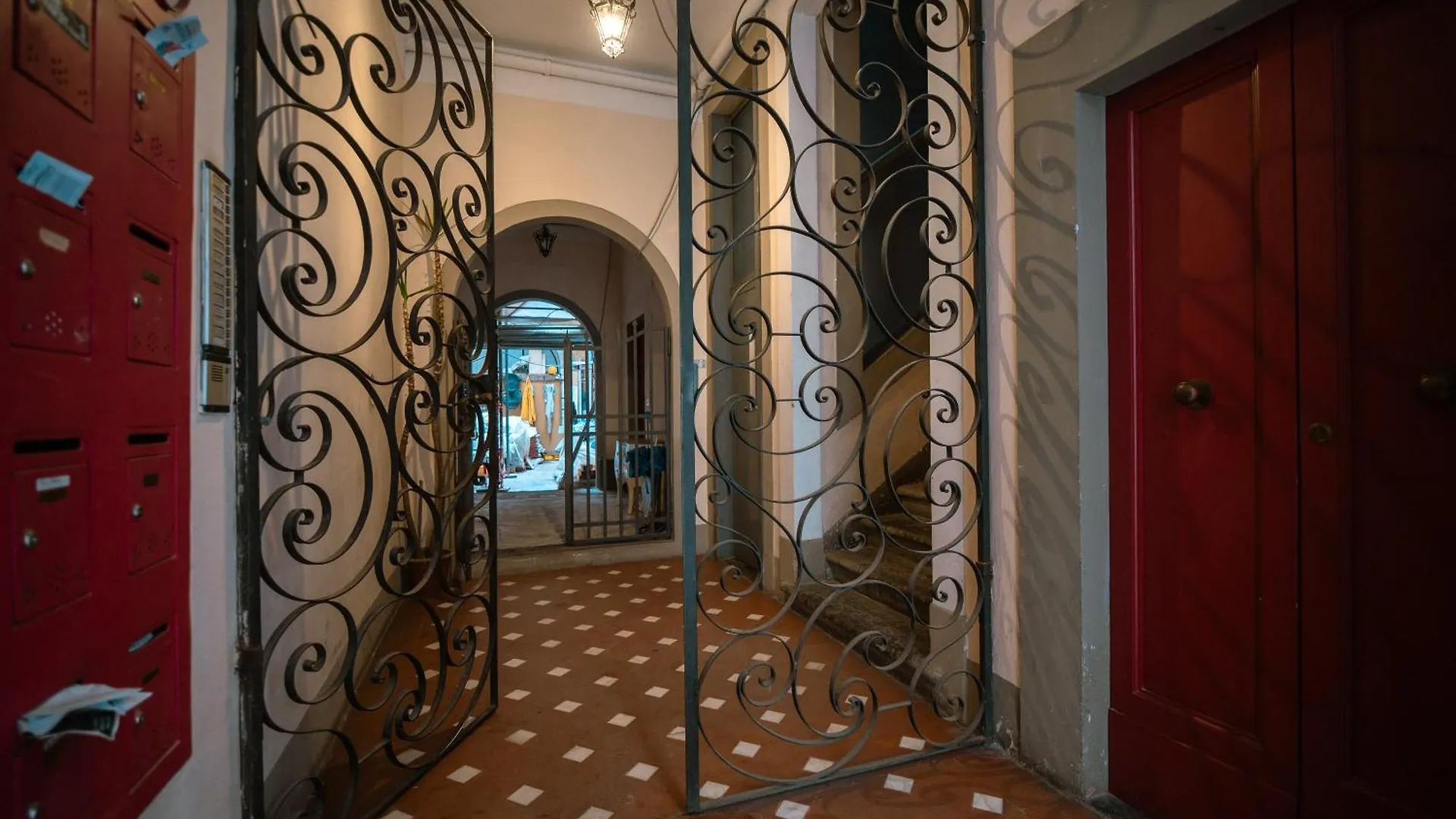 Azzurra Elegant Apartment Florence Italy