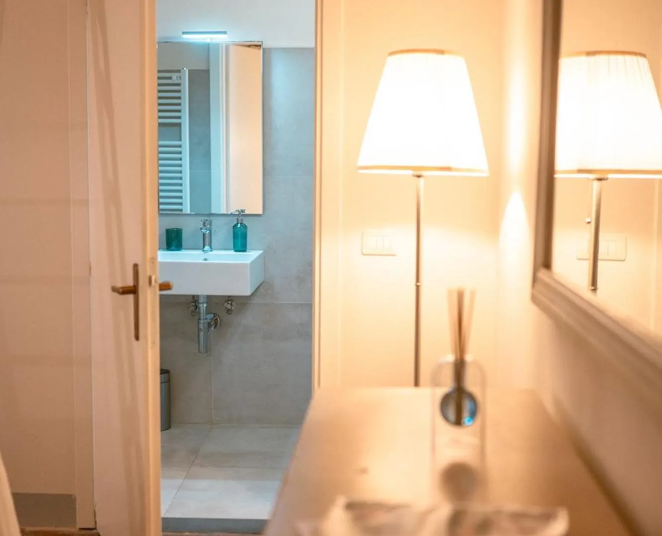Azzurra Elegant Apartment Florence