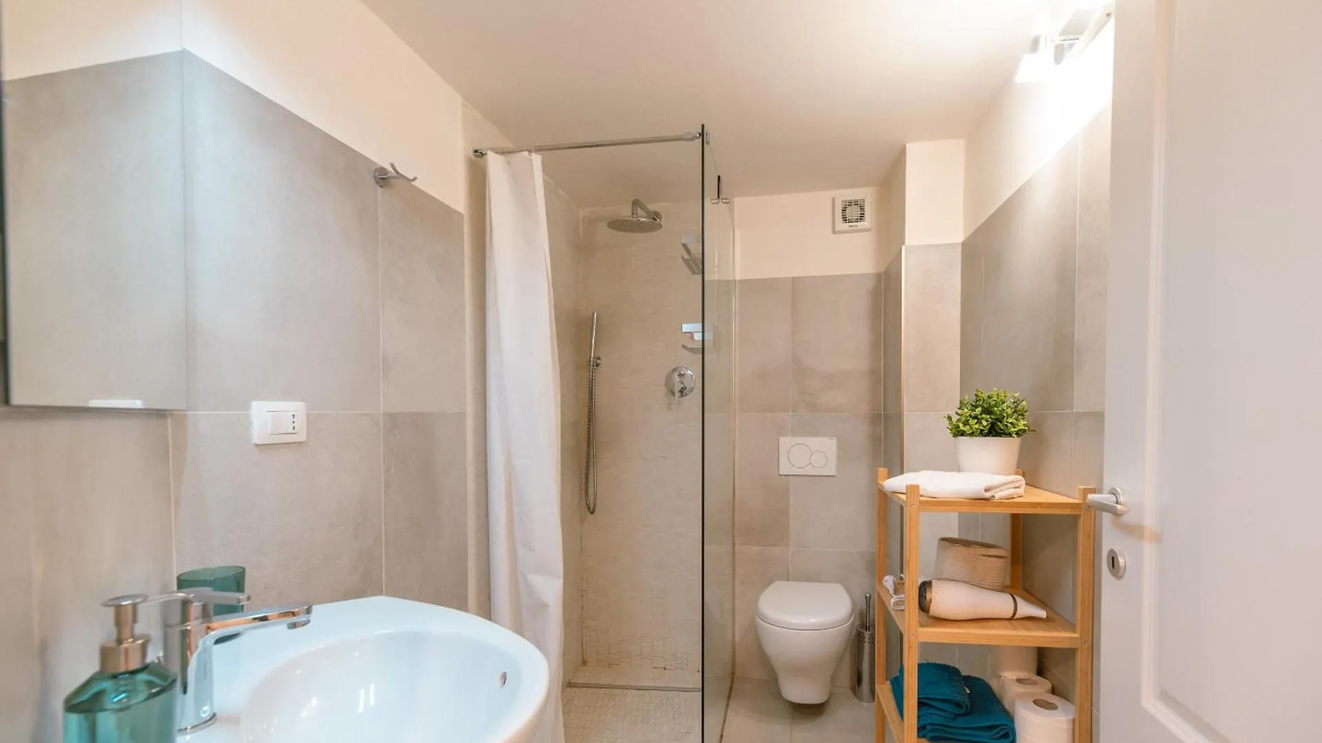 Azzurra Elegant Apartment Florence