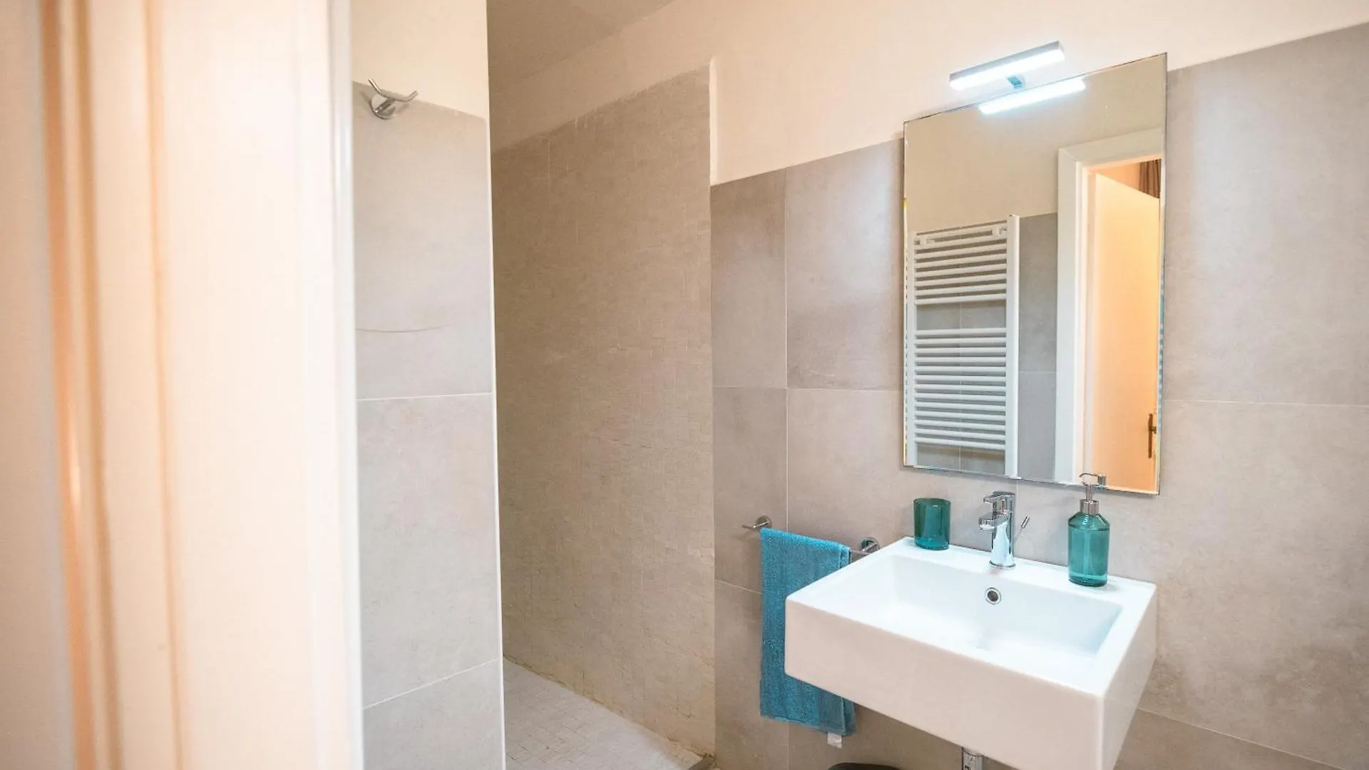 Azzurra Elegant Apartment Florence