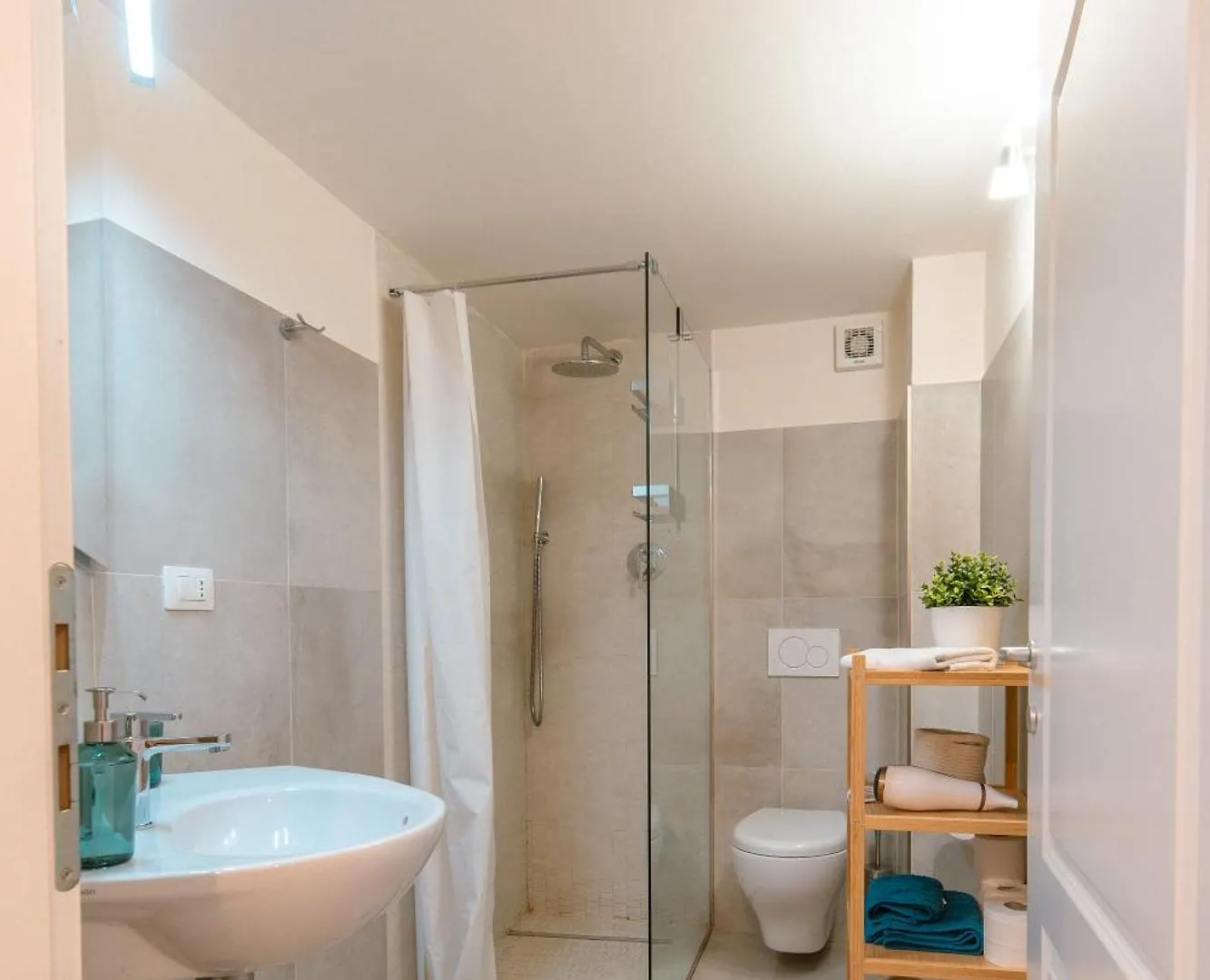 Azzurra Elegant Apartment Florence Italy