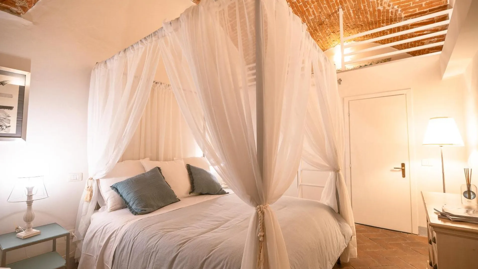 Azzurra Elegant Apartment Florence 0*,  Italy
