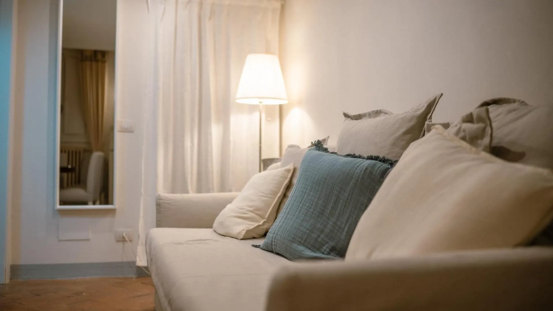 Azzurra Elegant Apartment Florence