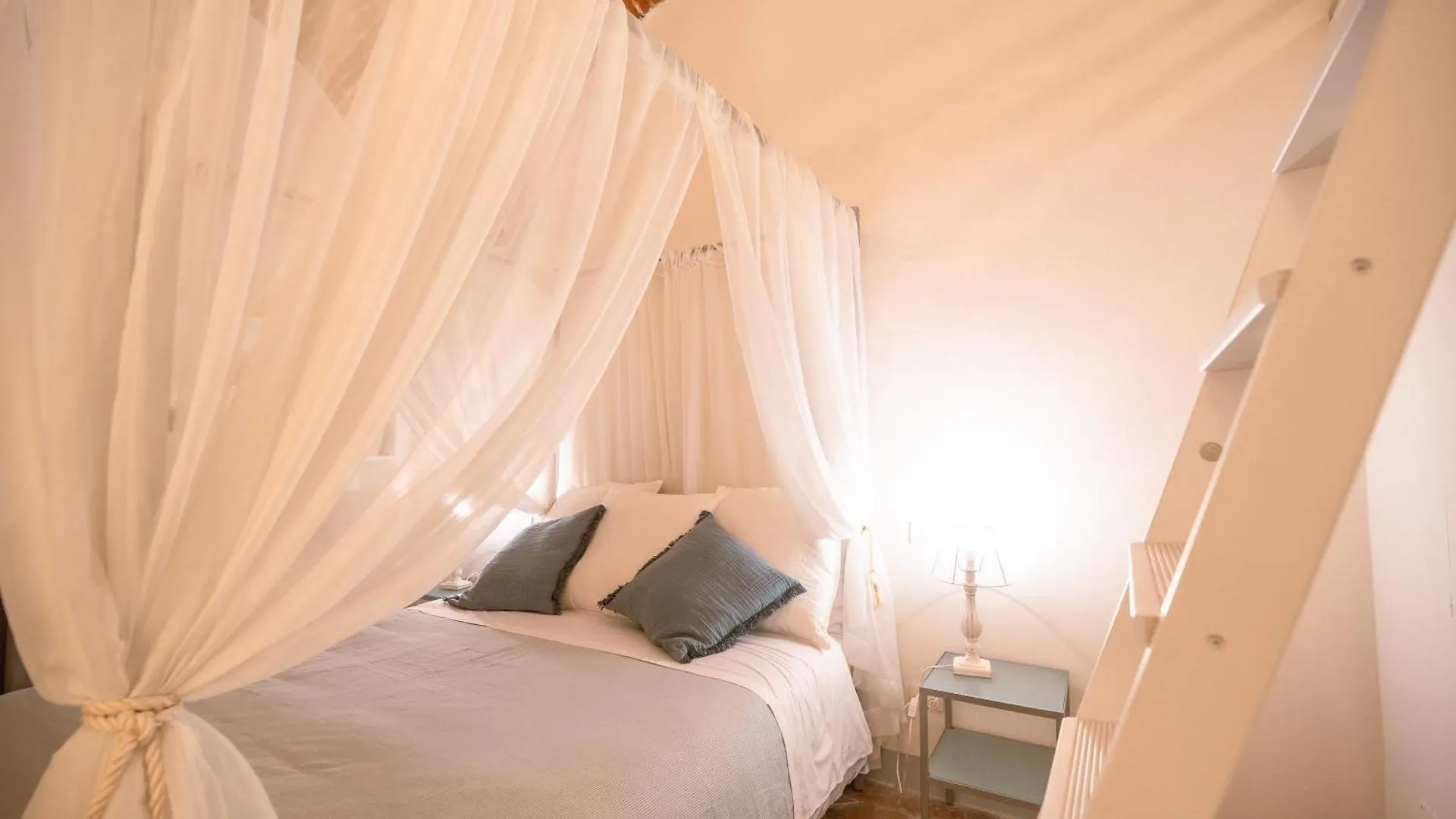 Azzurra Elegant Apartment Florence